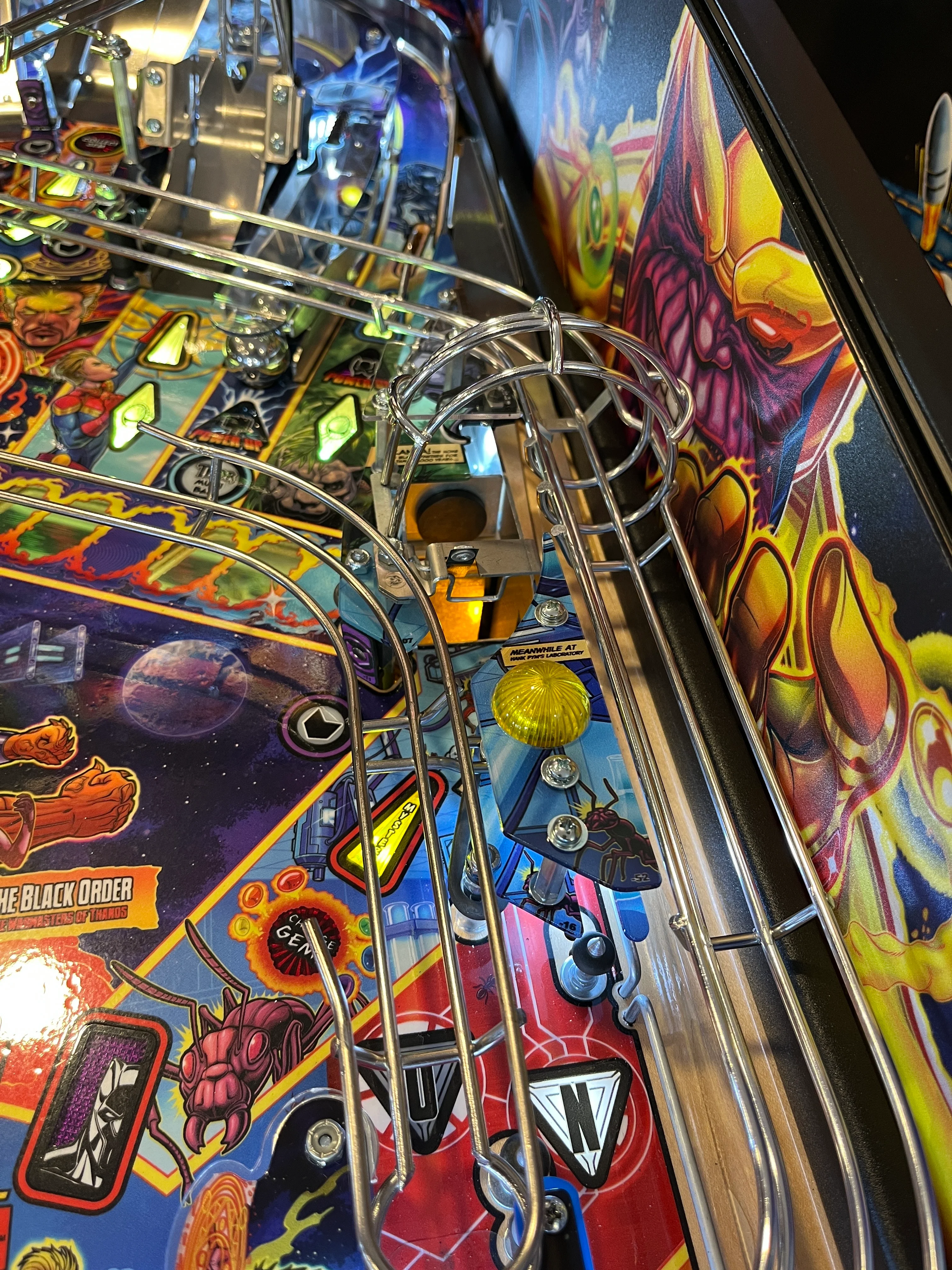 Avengers Infinity Quest Prem/LE Pinball Scoop Illumination - Image 5