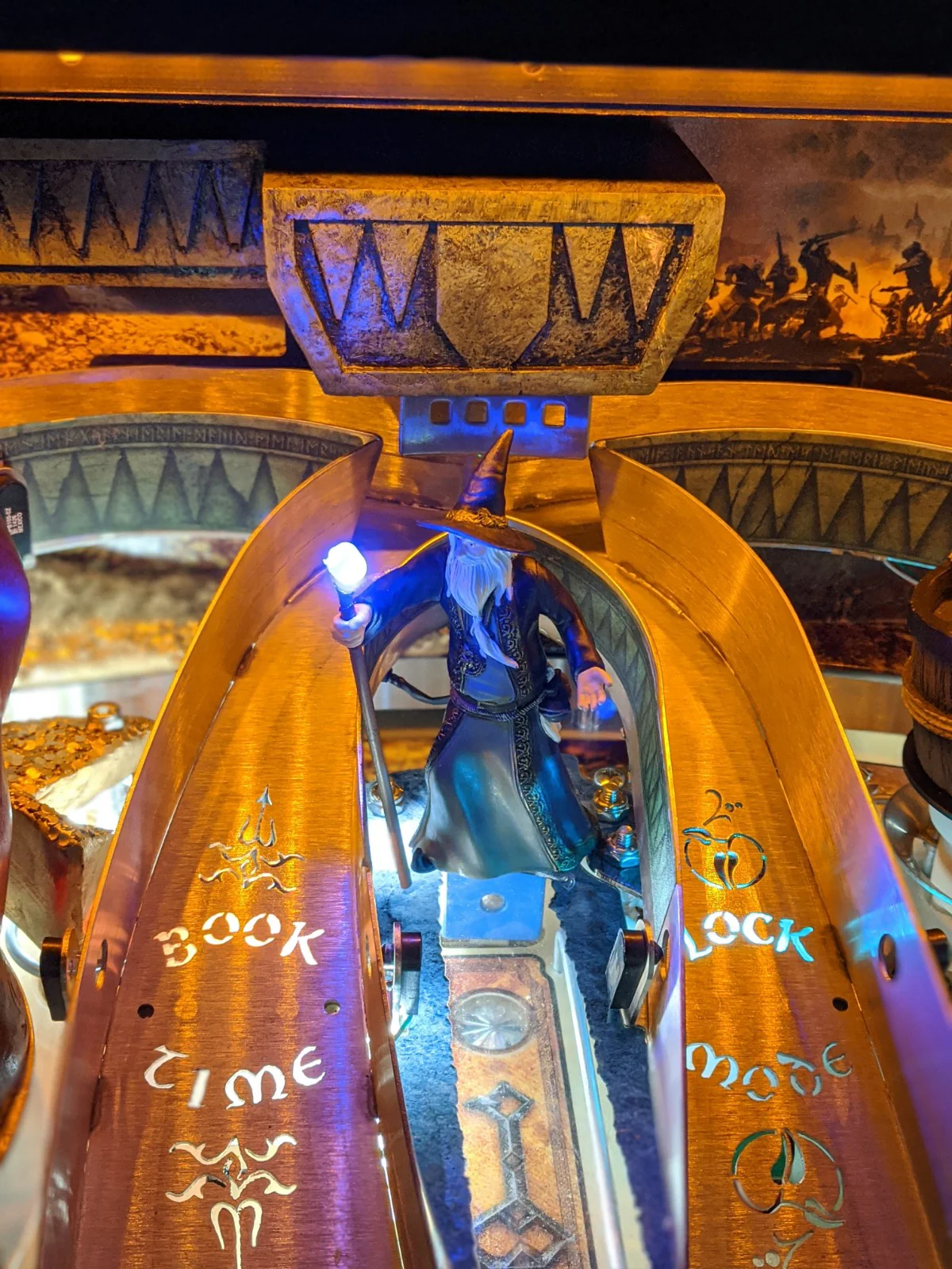The Hobbit Pinball Illuminated Gandalf with Staff - Image 2